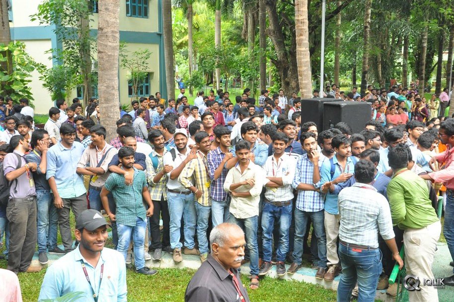 Nene-Raju-Nene-Mantri-Movie-Team-at-K-L-University